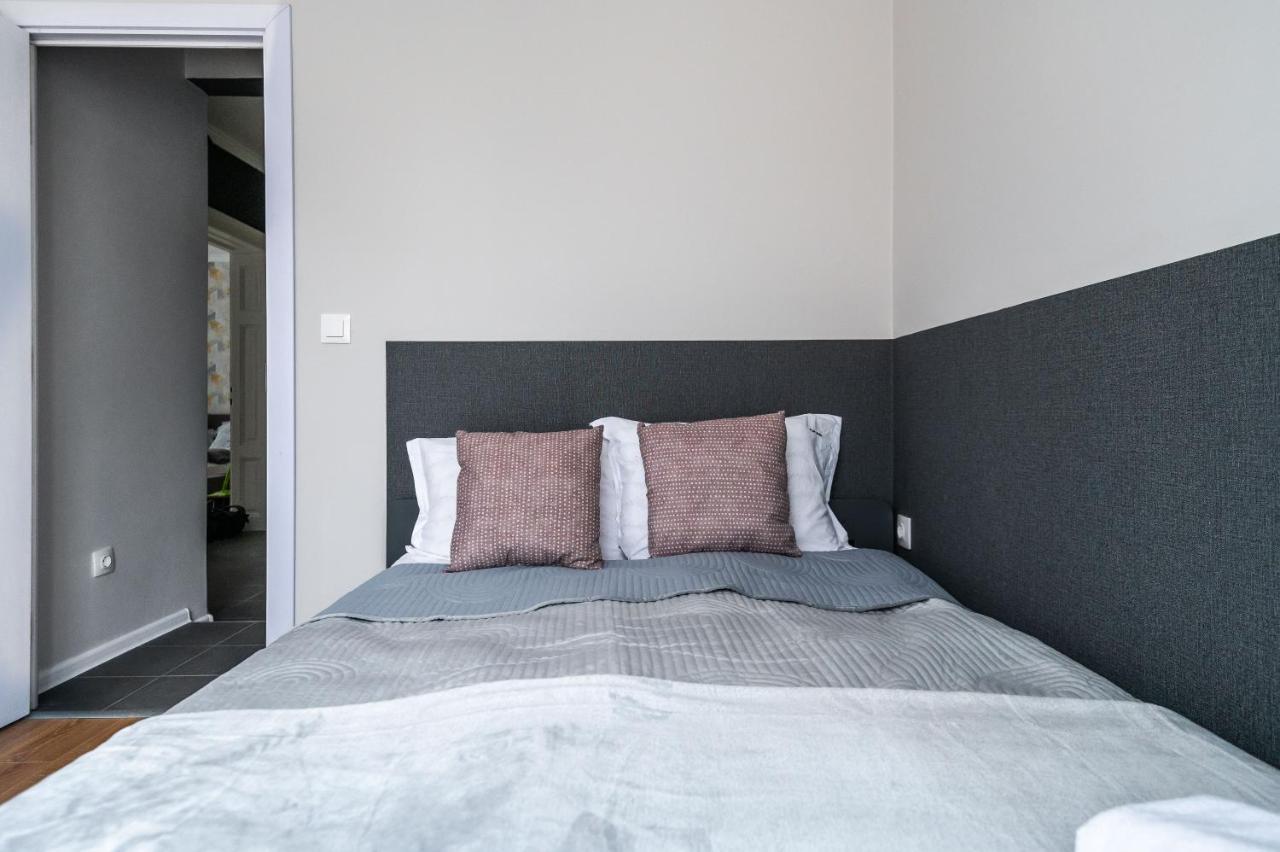 Boutique 2-Bedroom Apartment In Sofia Esterno foto